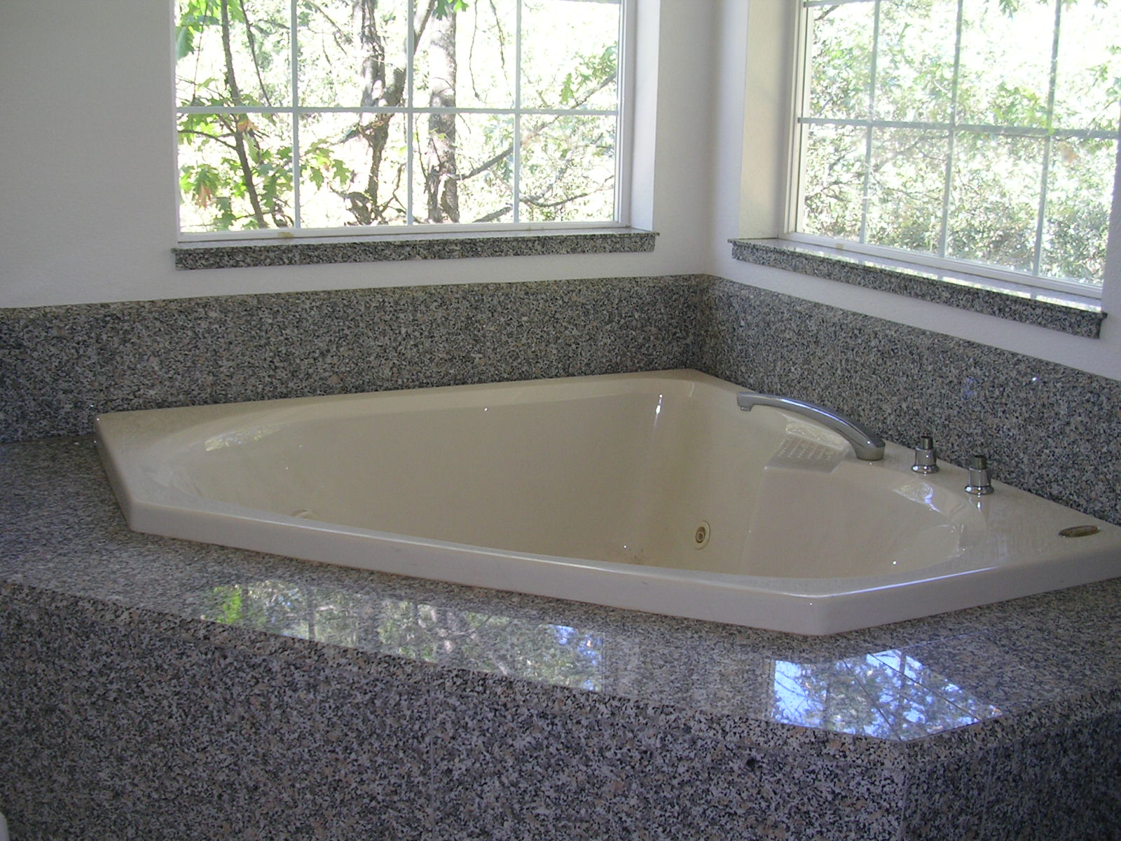 Master bath jetted tub.