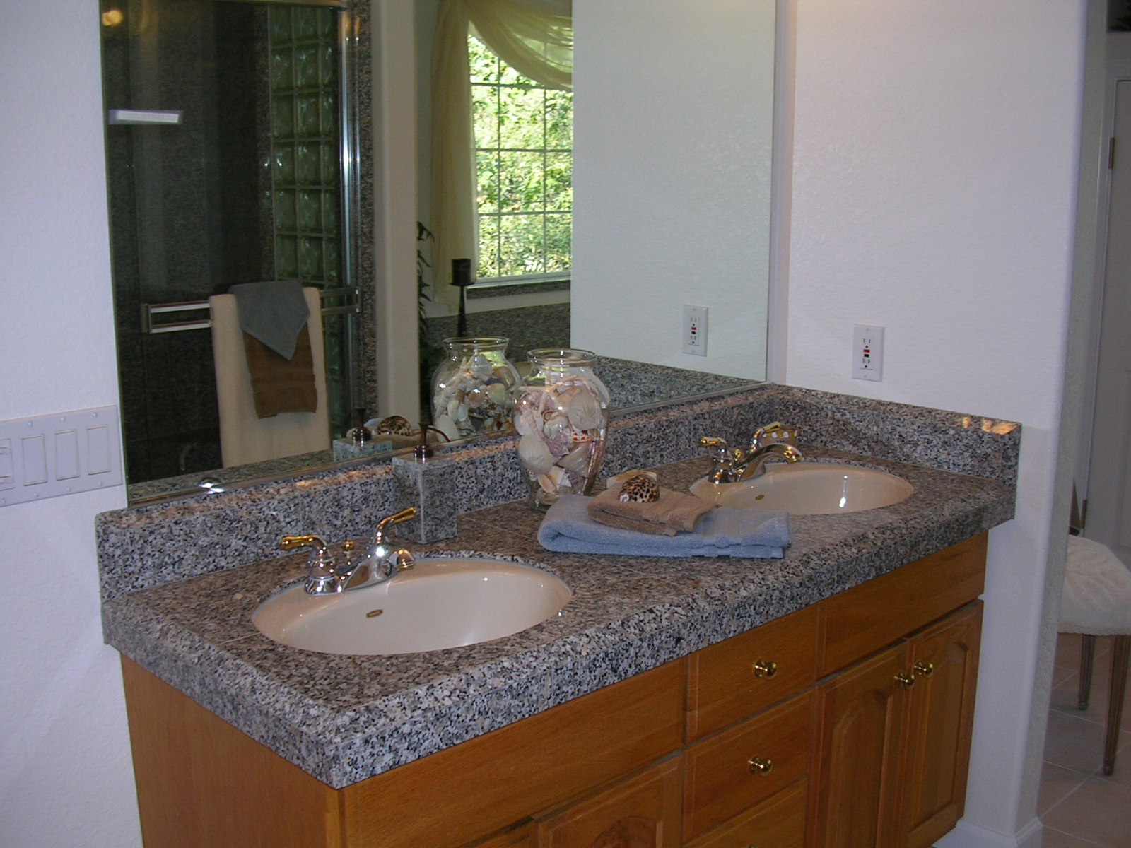 Granite double sinks in the master bath.